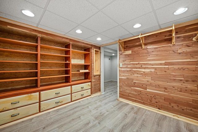 9091 N Pelham PARKWAY, Bayside, WI 53217