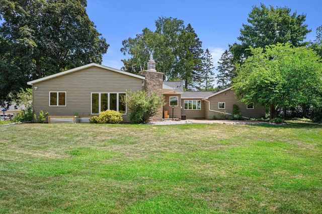 9091 N Pelham PARKWAY, Bayside, WI 53217