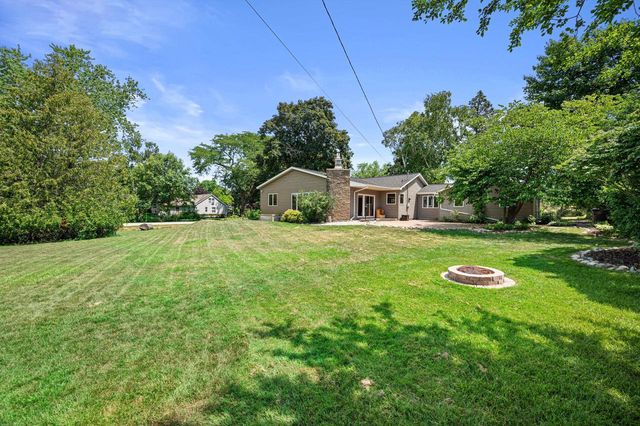 9091 N Pelham PARKWAY, Bayside, WI 53217