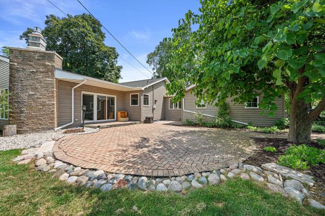 9091 N Pelham PARKWAY, Bayside, WI 53217