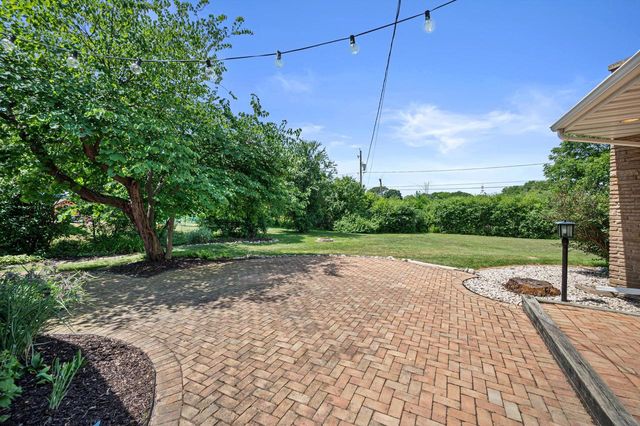 9091 N Pelham PARKWAY, Bayside, WI 53217