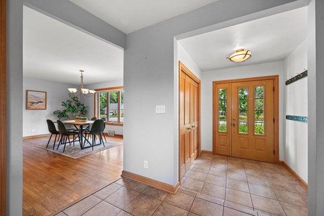9091 N Pelham PARKWAY, Bayside, WI 53217
