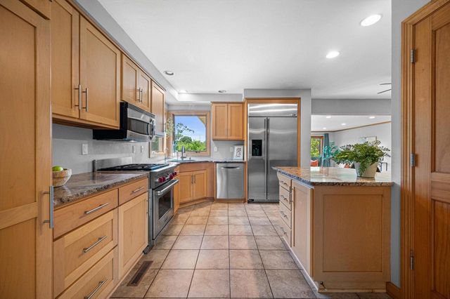 9091 N Pelham PARKWAY, Bayside, WI 53217