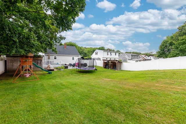 131 King St, Blackstone, MA 01504