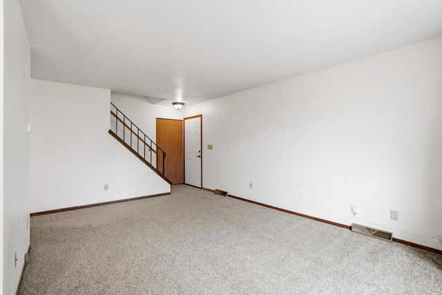 7307 S Delaine DRIVE, Oak Creek, WI 53154