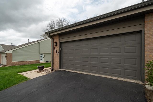7307 S Delaine DRIVE, Oak Creek, WI 53154