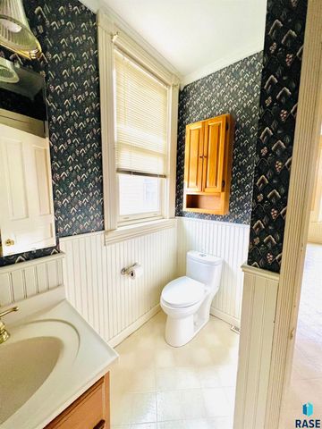 624 W 8th St Street, Sioux Falls, SD 57104