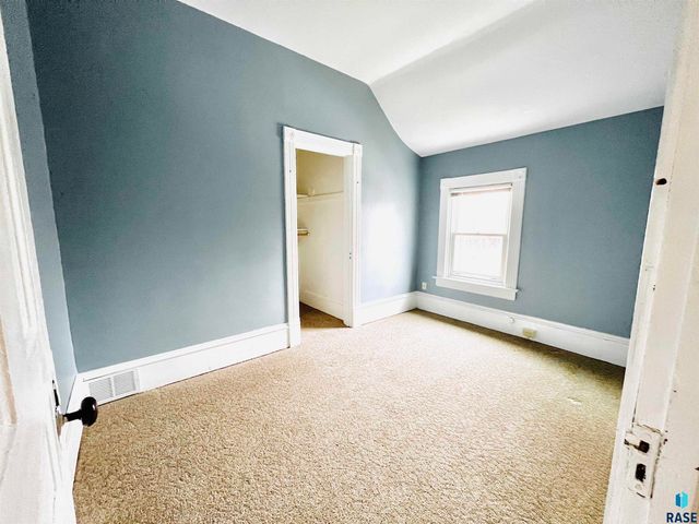 624 W 8th St Street, Sioux Falls, SD 57104