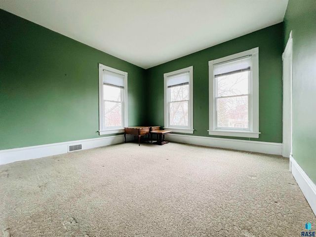 624 W 8th St Street, Sioux Falls, SD 57104