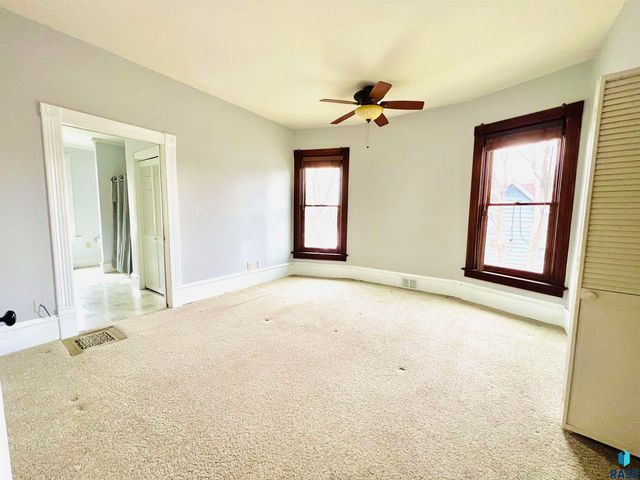 624 W 8th St Street, Sioux Falls, SD 57104