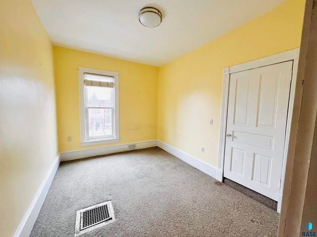 624 W 8th St Street, Sioux Falls, SD 57104