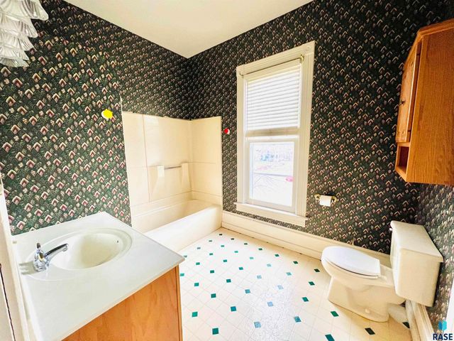 624 W 8th St Street, Sioux Falls, SD 57104