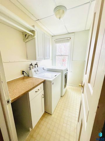 624 W 8th St Street, Sioux Falls, SD 57104