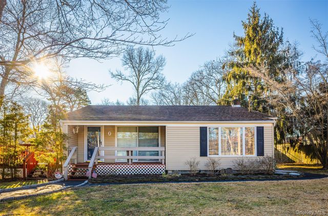 2 Fenwick Street, Mastic, NY 11950