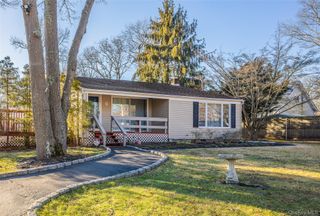 2 Fenwick Street, Mastic, NY 11950