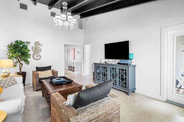 342 NE 7th Avenue, Delray Beach, FL 33483