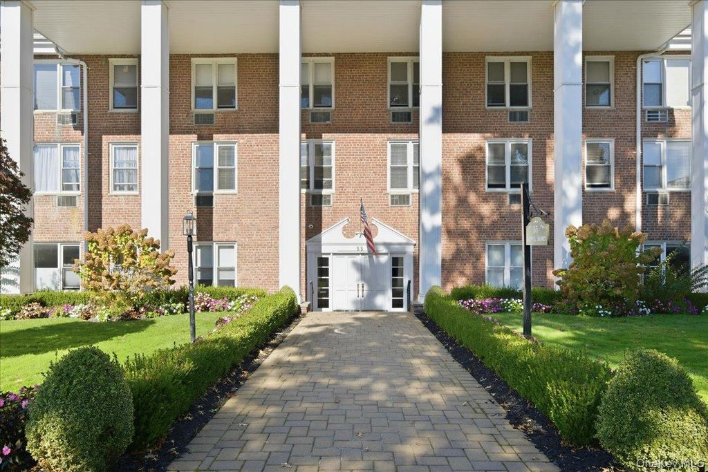 55 Lenox Road 2V, Rockville Centre, NY 11570