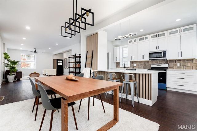 6212 Virginia Avenue, St Louis, MO 63111