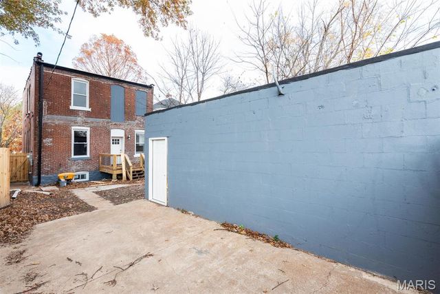 6212 Virginia Avenue, St Louis, MO 63111