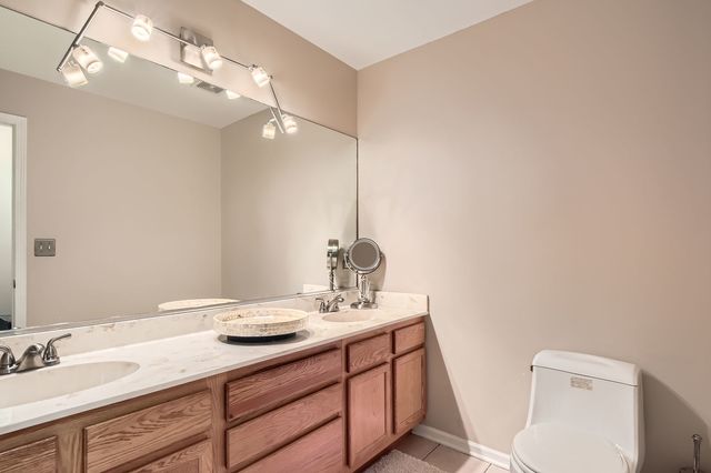11000 Deblin Lane, Oak Lawn, IL 60453