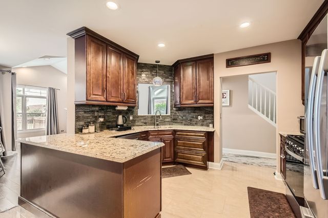 11000 Deblin Lane, Oak Lawn, IL 60453
