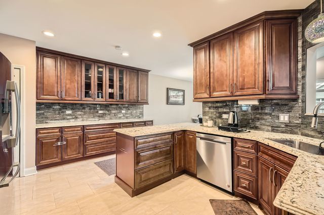 11000 Deblin Lane, Oak Lawn, IL 60453