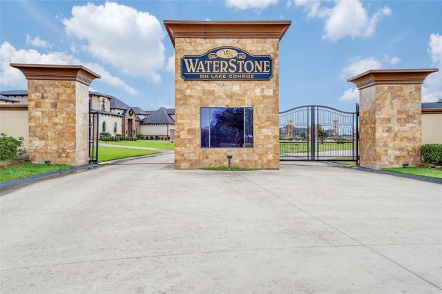 116 Waterstone Drive, Montgomery, TX 77356