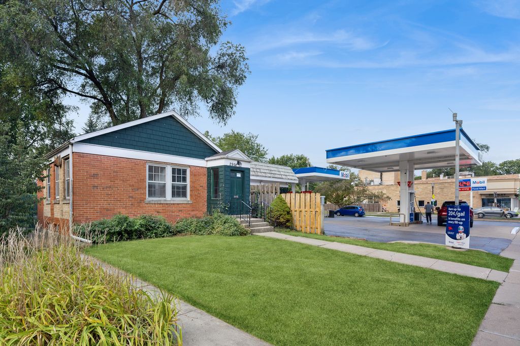 2958 Central Street, Evanston, IL 60201 — photo 2