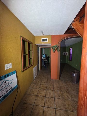 939 Benavides St, Robstown, TX 78380