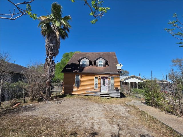 939 Benavides St, Robstown, TX 78380