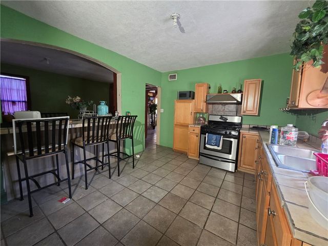 939 Benavides St, Robstown, TX 78380