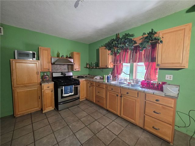 939 Benavides St, Robstown, TX 78380