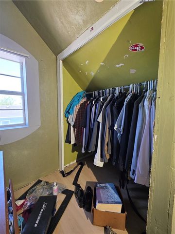 939 Benavides St, Robstown, TX 78380