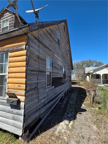 939 Benavides St, Robstown, TX 78380