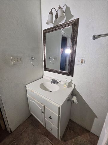 939 Benavides St, Robstown, TX 78380