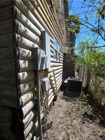 939 Benavides St, Robstown, TX 78380