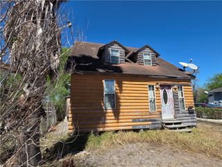 939 Benavides St, Robstown, TX 78380