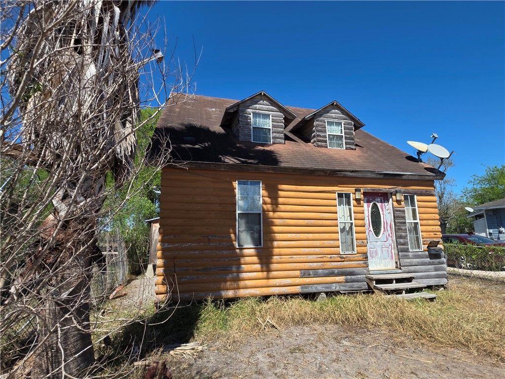 939 Benavides St, Robstown, TX 78380