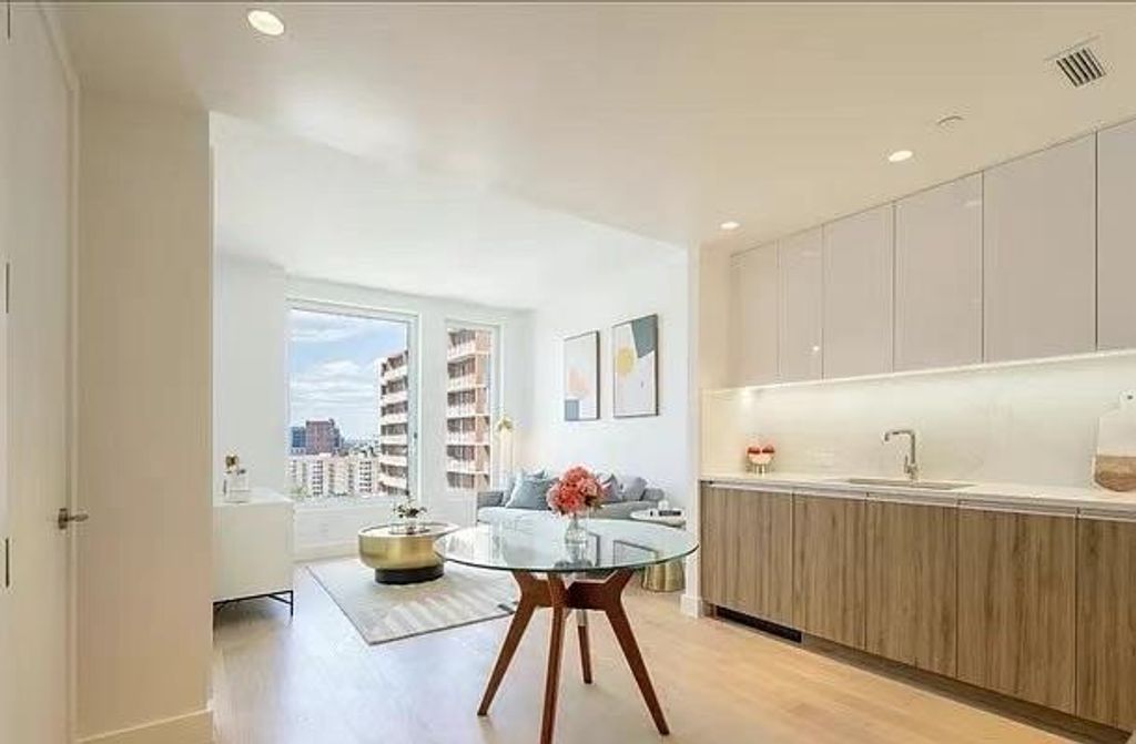 136-18 Maple Avenue 8G, Flushing, NY 11355