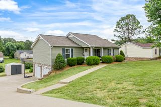716 Ashwood Dr, Clarksville, TN 37043