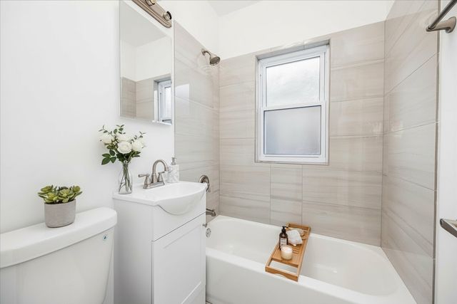 2820 N Sayre Avenue, Chicago, IL 60634