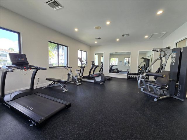 2620 S University Dr 109, Davie, FL 33328