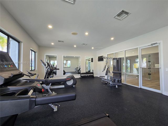 2620 S University Dr 109, Davie, FL 33328