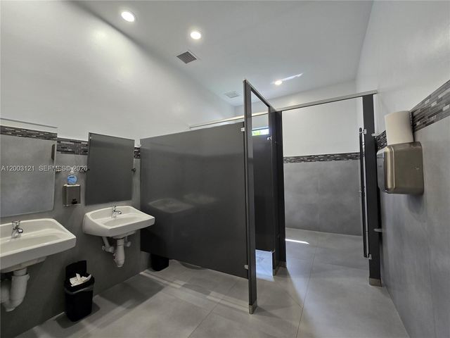 2620 S University Dr 109, Davie, FL 33328