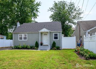 6 Avenue A, Helmetta, NJ 08828