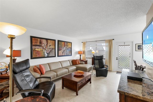 210 Oakridge N 210, Deerfield Beach, FL 33442