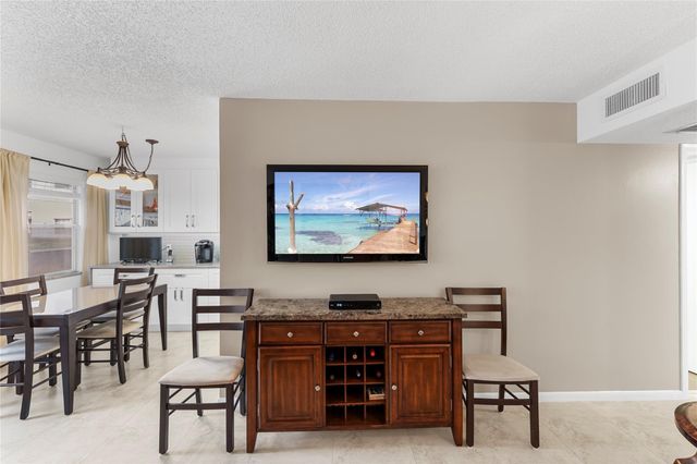 210 Oakridge N 210, Deerfield Beach, FL 33442