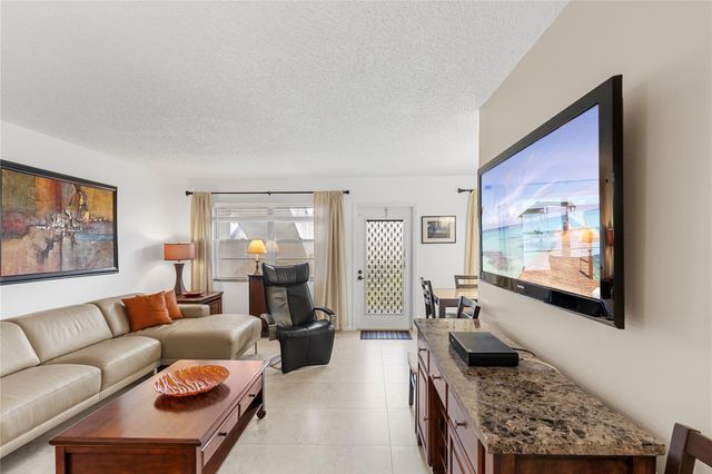 210 Oakridge N 210, Deerfield Beach, FL 33442