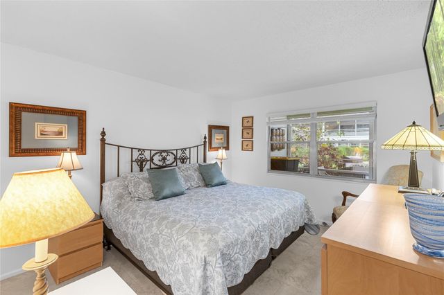 210 Oakridge N 210, Deerfield Beach, FL 33442