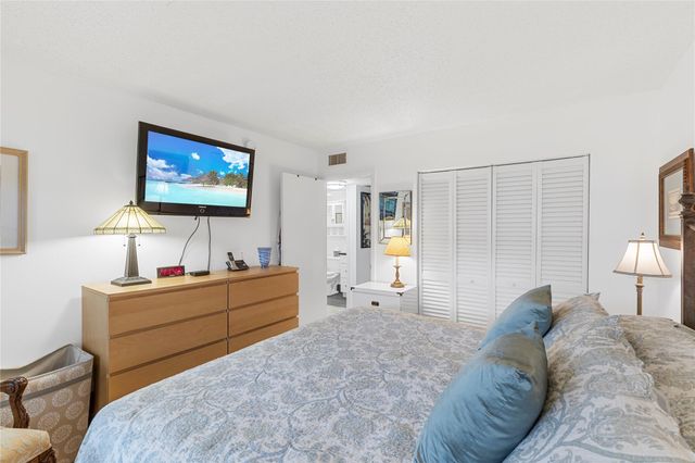 210 Oakridge N 210, Deerfield Beach, FL 33442